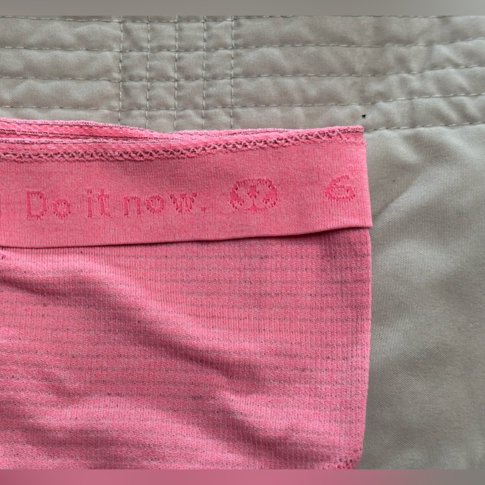 Women Lululemon Run: Swiftly Tech‎ V Neck Mini Stripe Peach/Coral Size 6 - Picture 6 of 6